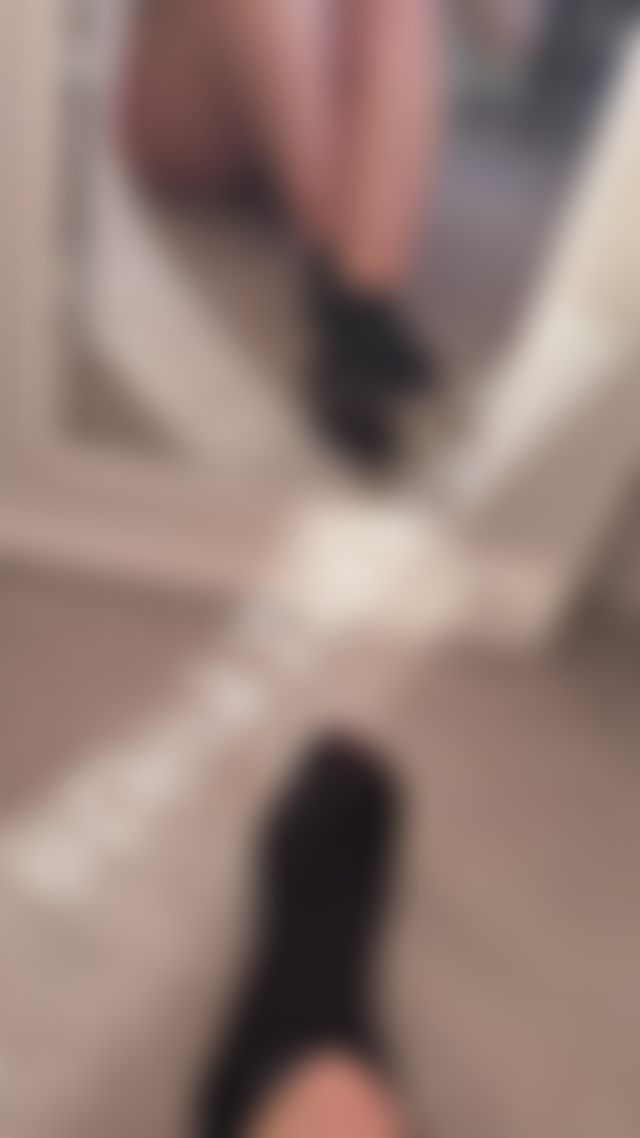 My Toes peeping through 🙊 and something else is showing in the background 🤫 🔥 Pls drop a t