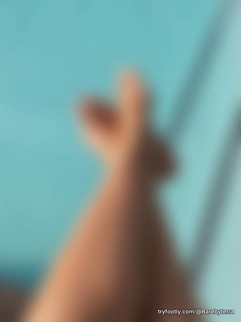 Relaxing by the pool, I’d love to change up my polish color- but to what?