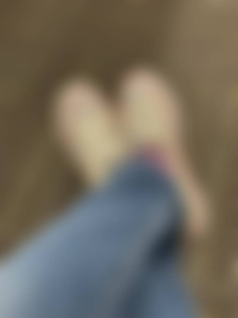 Spending the afternoon at the language lab at school. Just had to take a few feet pics sin
