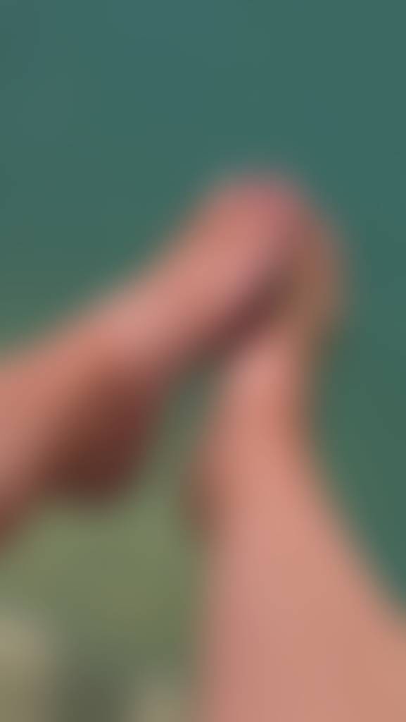 Hot days and pool toes