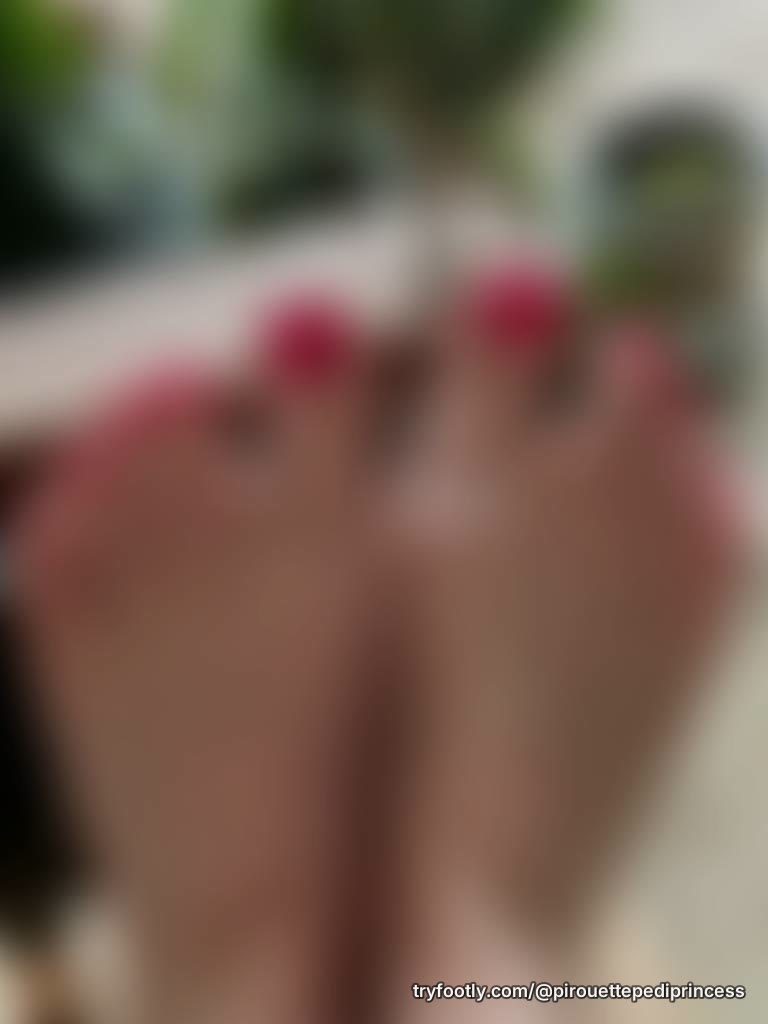 Y’all I am in desperate need of a pedicure! Please leave a tip and help a girl out! Xoxo