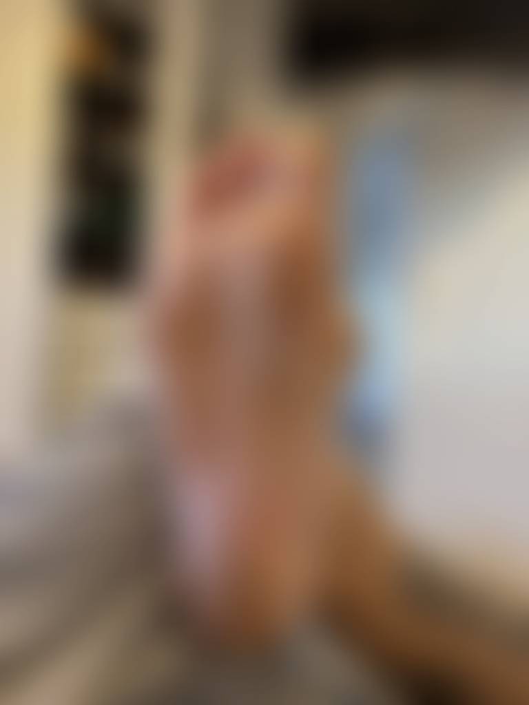 Just chillin😎🦶🏼