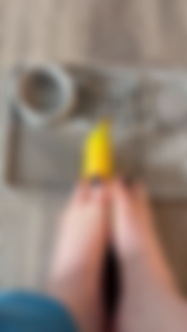 Opening a banana 🍌