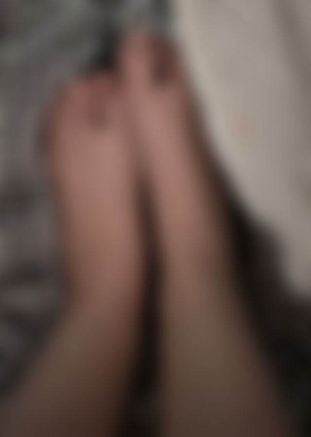I love rubbing soft things against my feet.