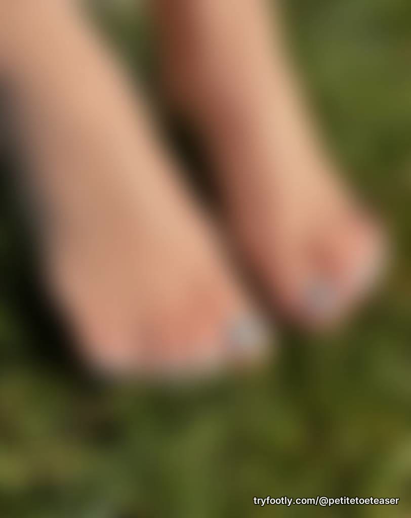 Suns out = Toes out ☀️