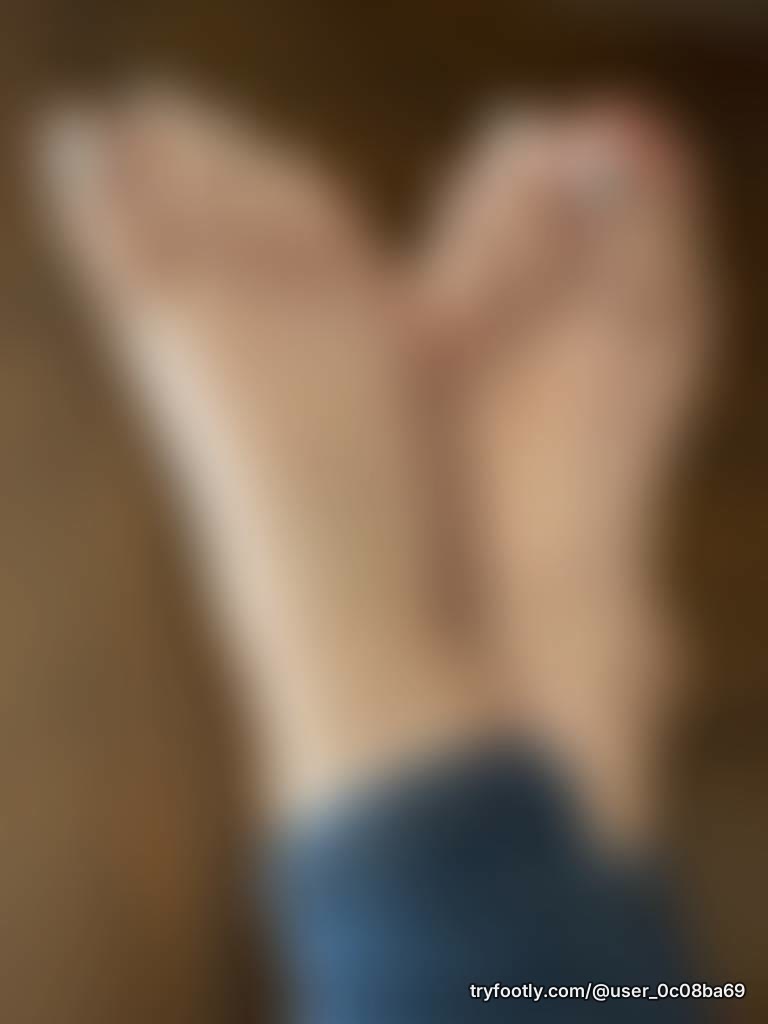 Pretty feet, polished toes, and a little tease. 👣 Customs available. Respectful buyers onl