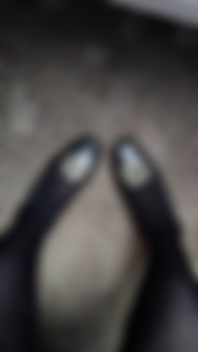 full video taking my shoes and stockings off ❤️ dm for customs with my stockings 😍