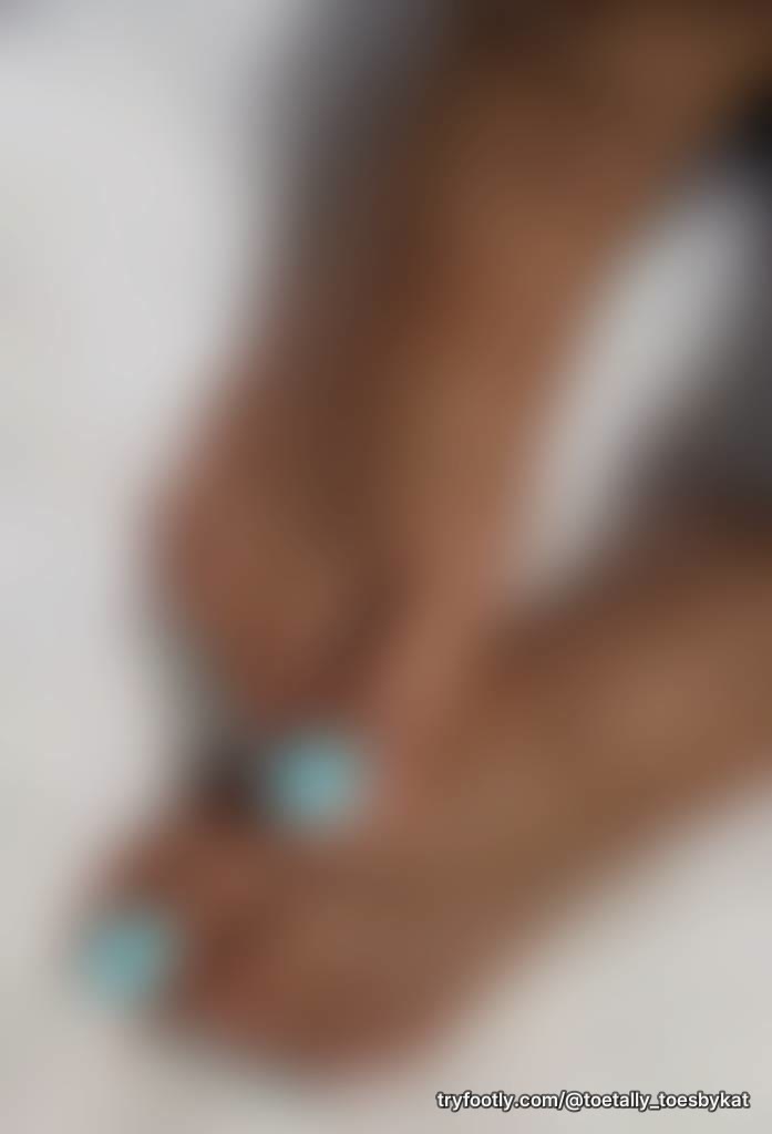 hii im new but would love to share my new pedicure!! and maybe some more down the line😜