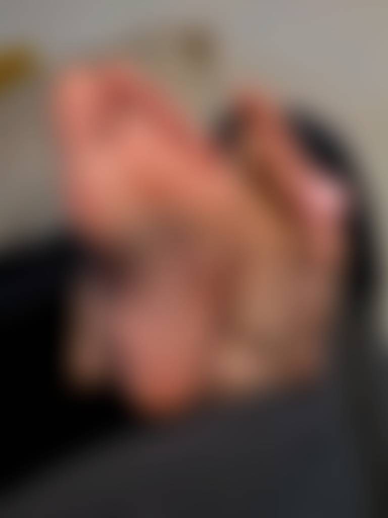 These feet need something to do, message me for ideas 💋