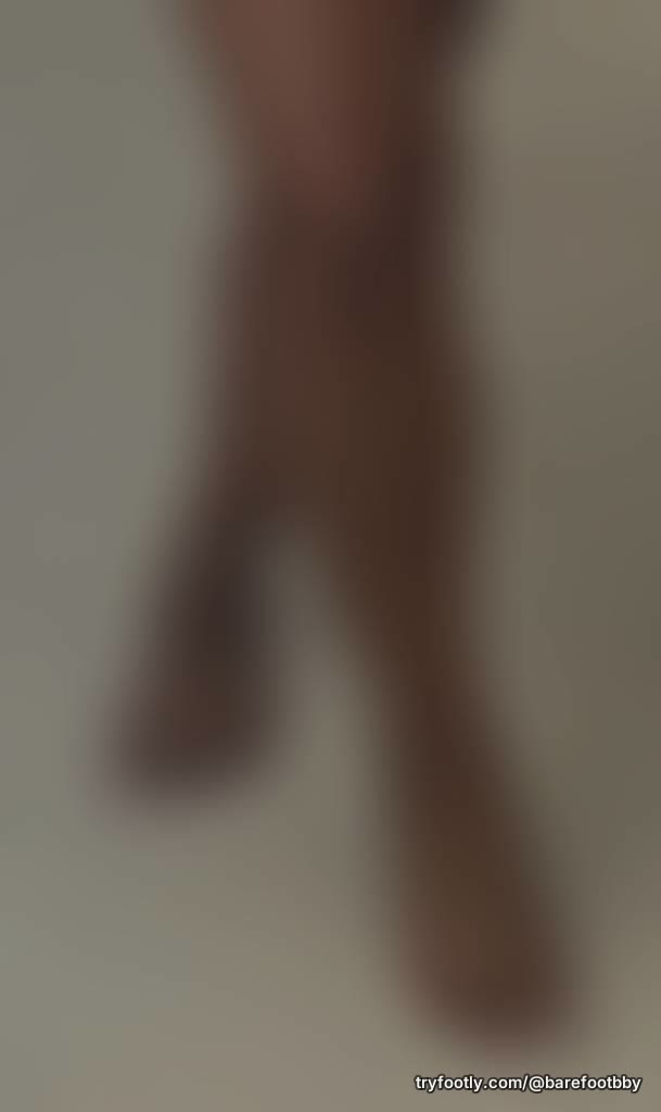 10 pretty white toes 🤍