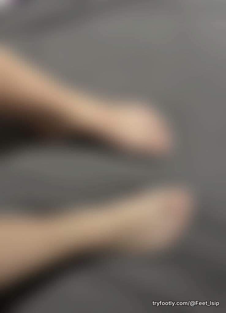 Hold on🤭 Look at my feet