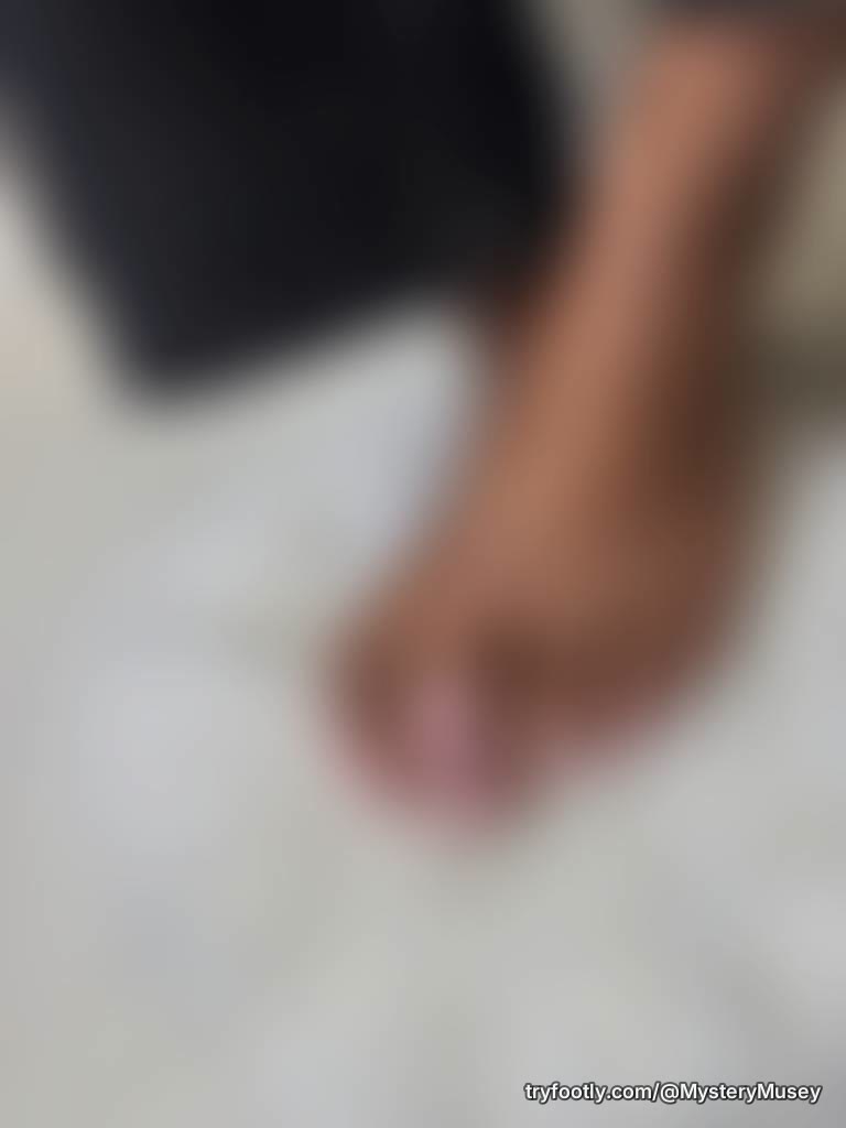 Soft, teasing, and irresistible 👣✨ Custom content, videos & exclusive vibes 💋 DM for reque