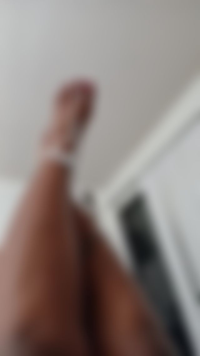 Loving my freshly painted toes and toe ring