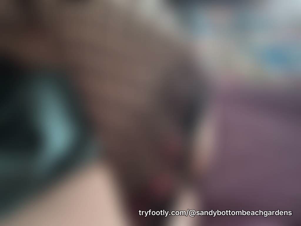 Findom is my specialty so how can you serve me today? Tribute amount is $65 for a pedi I p