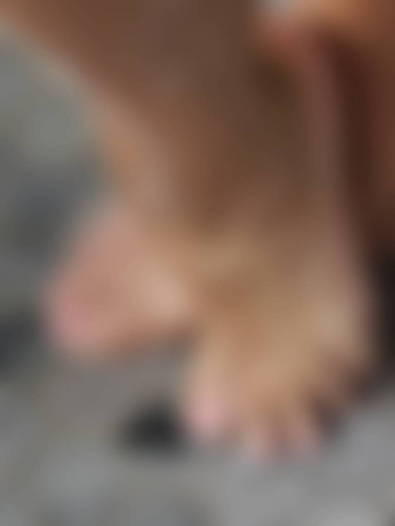 DM me for custom pics…..