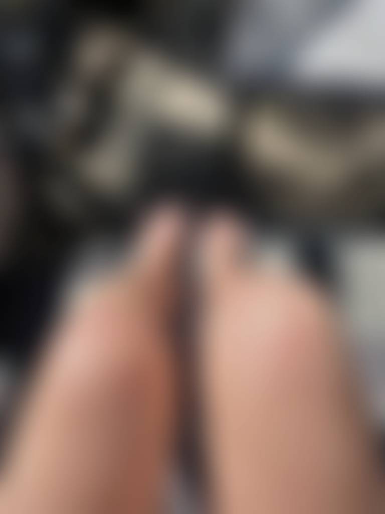 Feet fun in the sun 😘 dm me