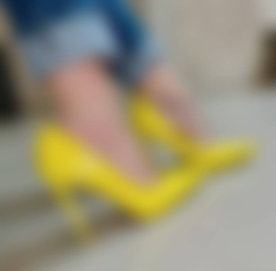 Bright yellow heels. ππππ―βοΈβοΈπππ