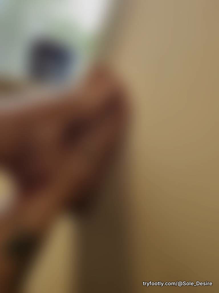 Fresh pedi, soft soles, and a little tease. ✨ Which do you notice first... my arches, my t