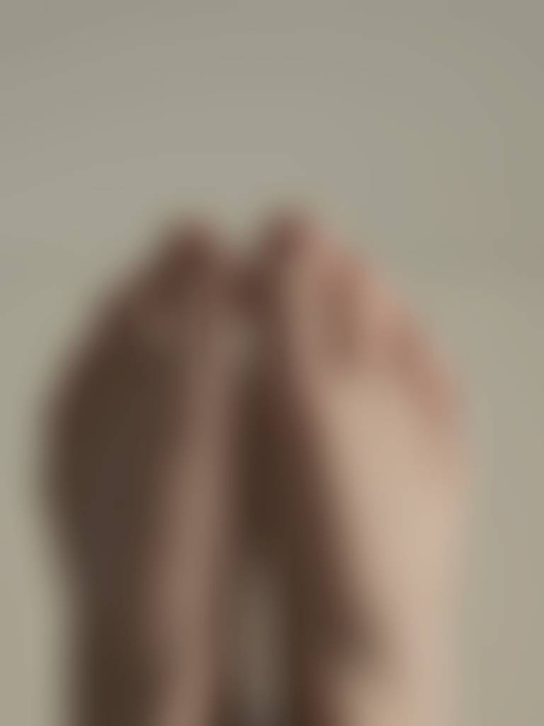 Hey I'm new here! ☺️ Thin size 5 feet - I have an interest in crushing/ squishing and very