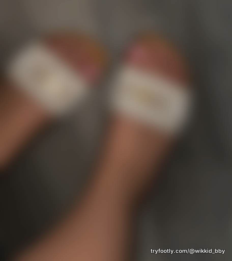 Pretty toes for you… pay for custom design on my toes get a custom video for you only 💋