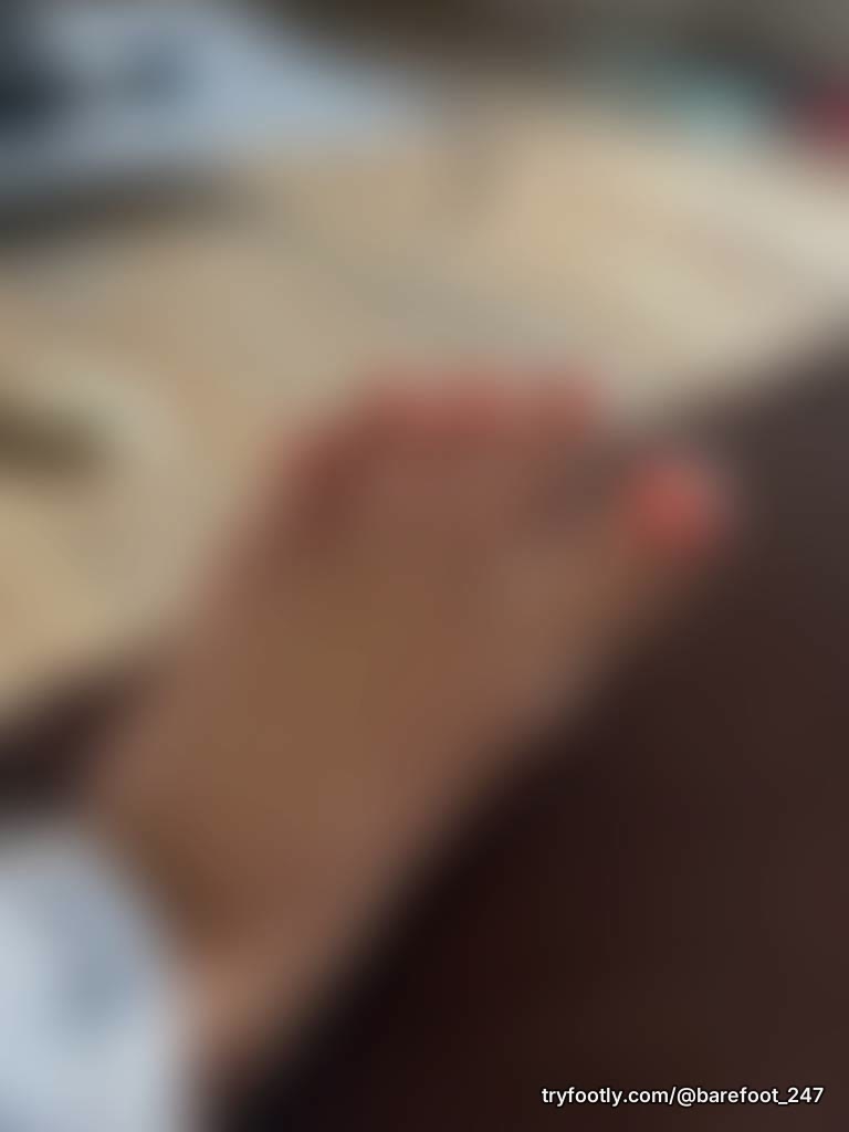 🦶🏼😝