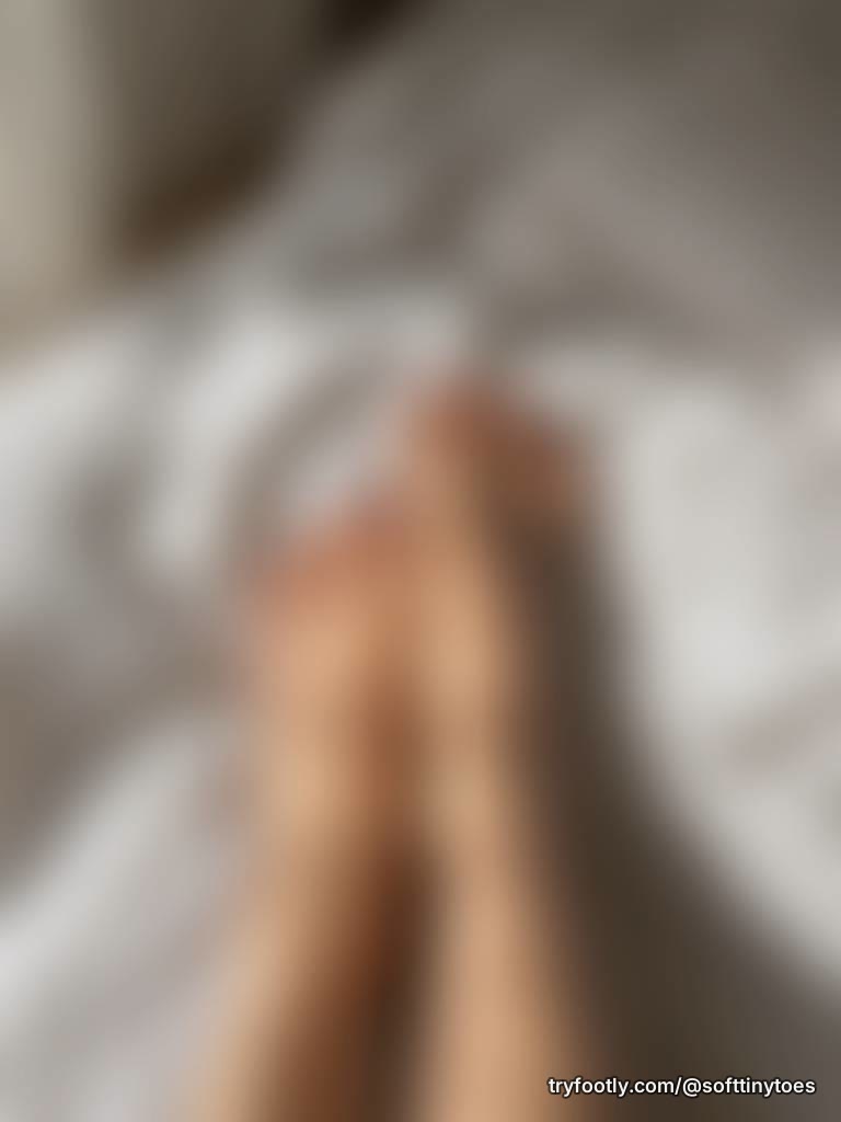 You found me. Now let’s see if you’ll stay. 🫦🤍 #feet #footmodel #pedicure #prettyfeet #foo