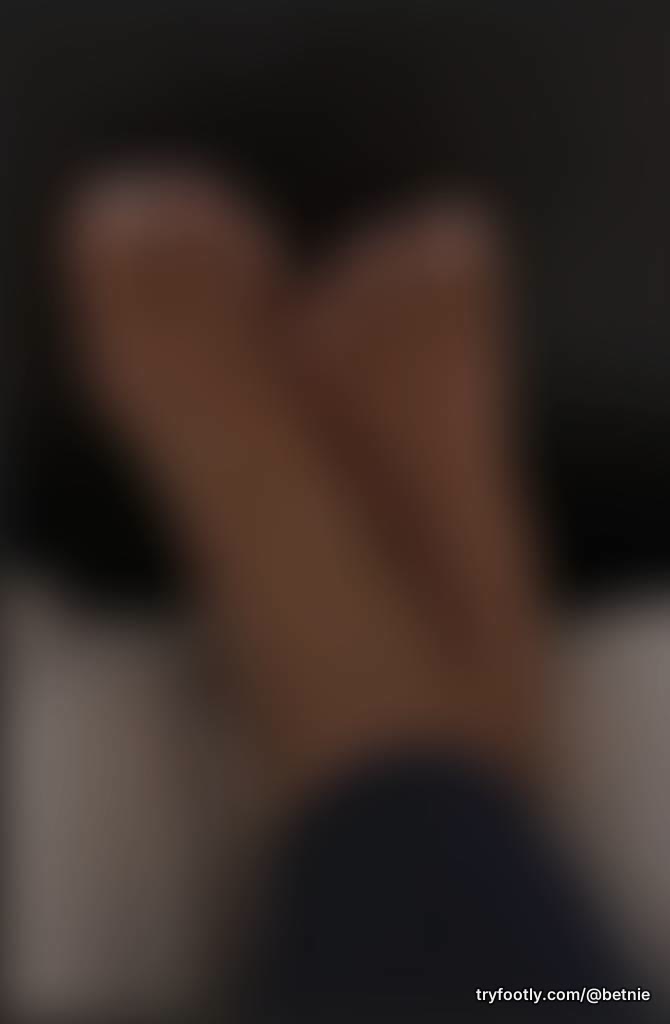 Look at the beautiful rings on my toes❤️