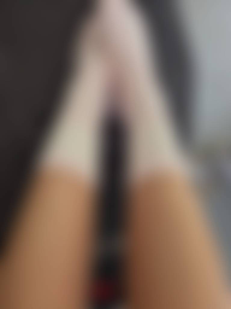 I like to get very naughty and I love to play footsie special rquests come find out
