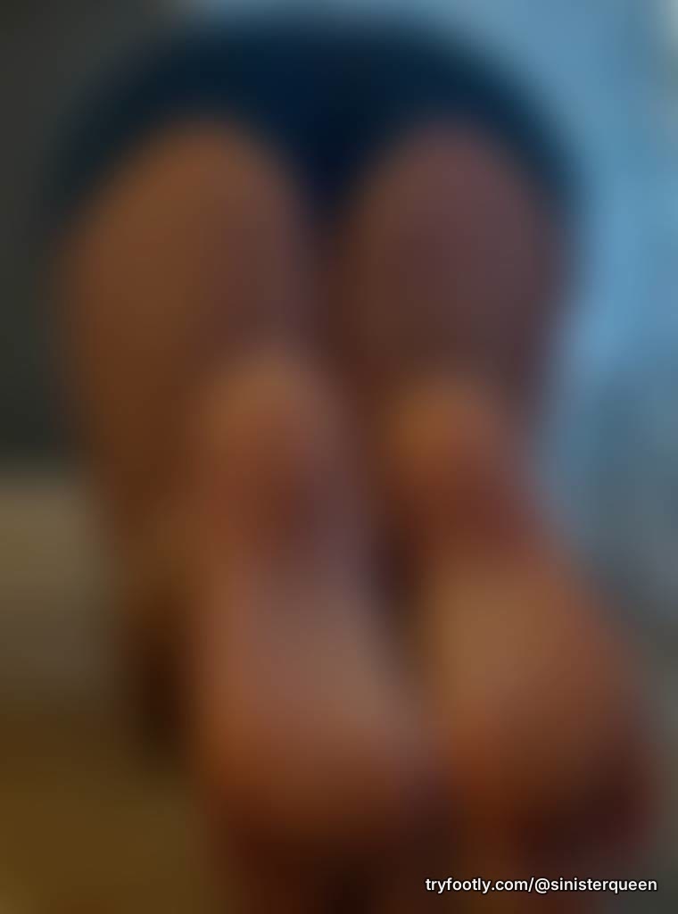 Step closer… I don’t bite. Much. 😈