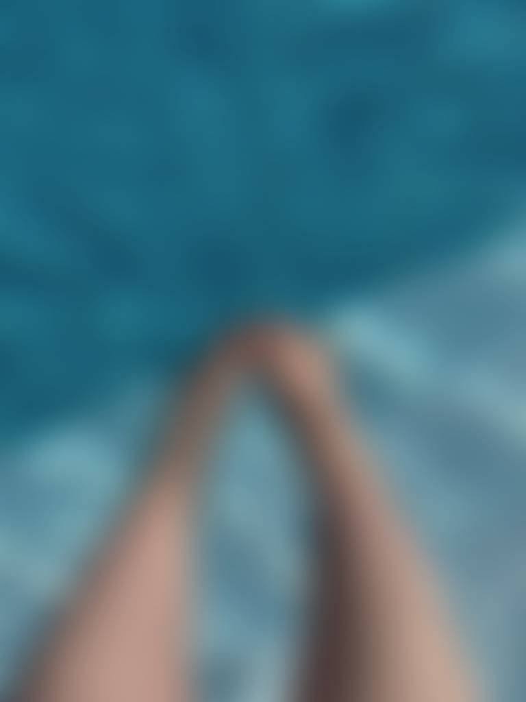 Lil dip in the pool! Don’t be afraid to text me and ask me what you would love to see! ☀️😘