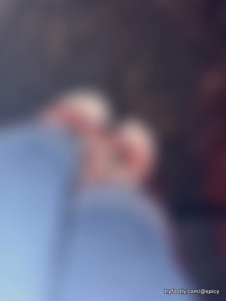 ✨ **“Cada paso cuenta… pero algunos pies merecen toda tu atención. 👣💕”**