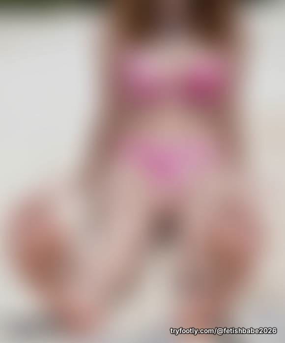 A couple sexy bikinis and my cute, sandy feet! 👙🦶🏻