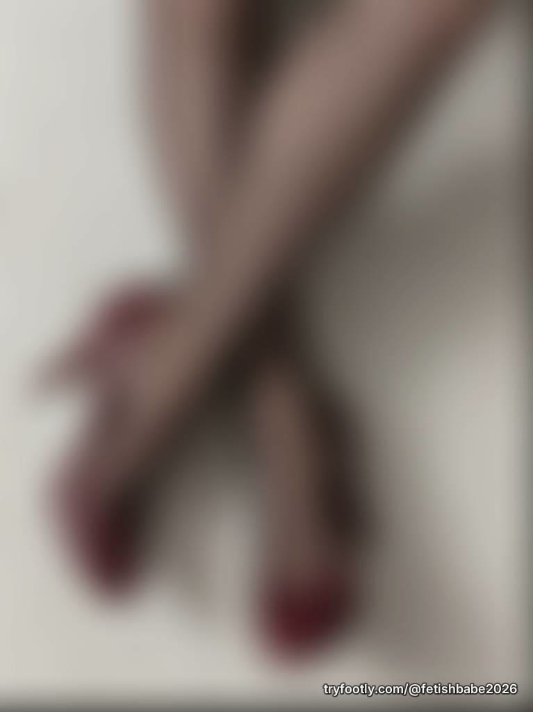 Loving my new patent leather red pumps! 👠