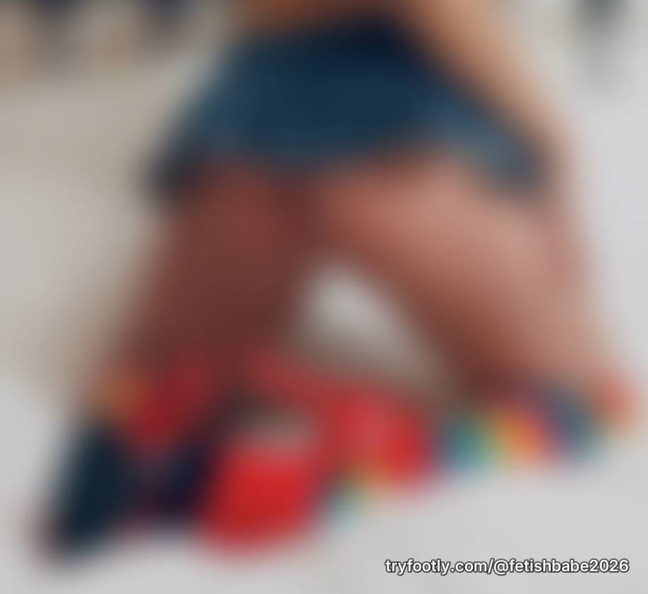 Socks with heels and juicy booty! 😜🍑