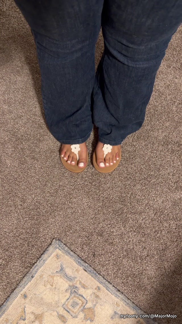 Good Morning 💋 my toes and I are ready for the day