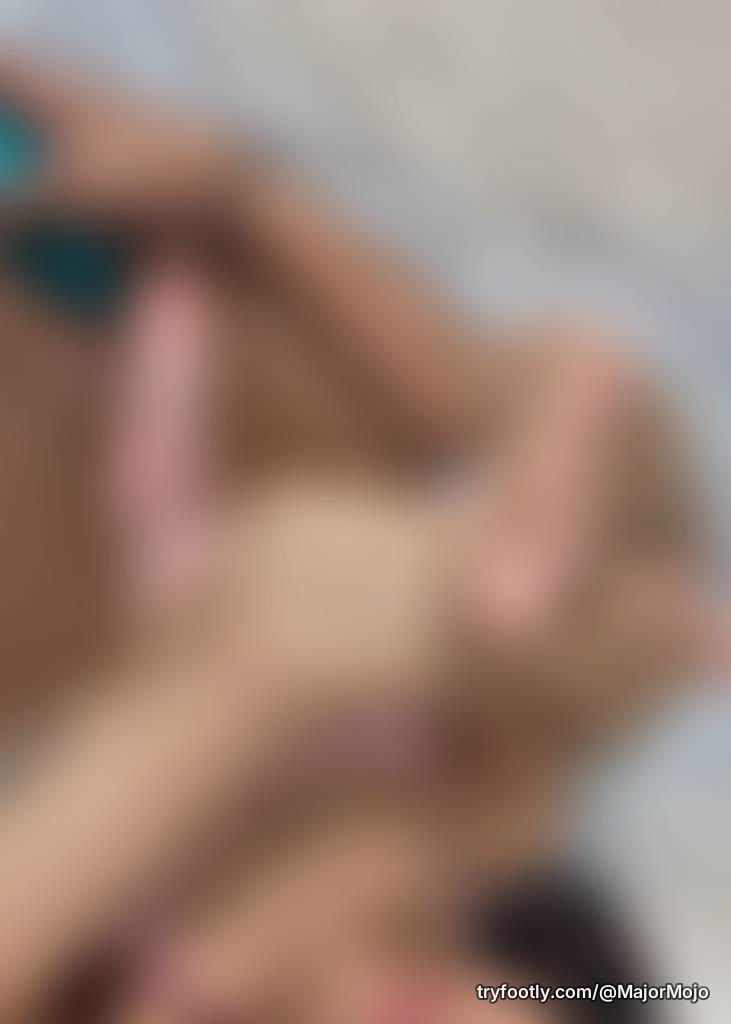 Feet and fun with toys 🤭 👉🏽👌🏽