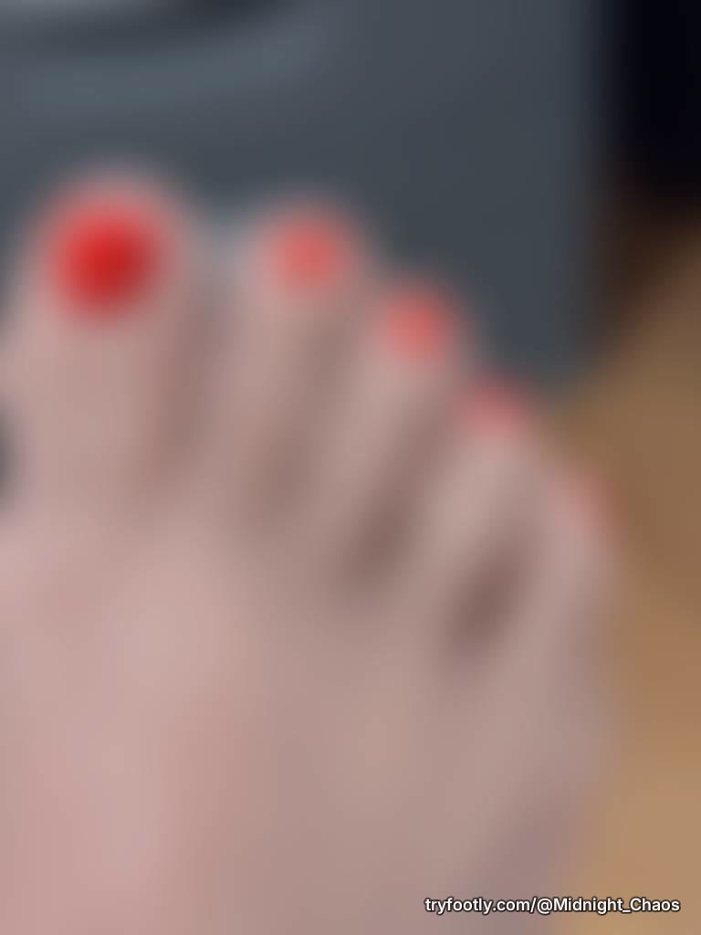 Orange/Red Toes Trio — Soft Steps Edition 💅 Soft. Clean. Confident. A simple but irresisti