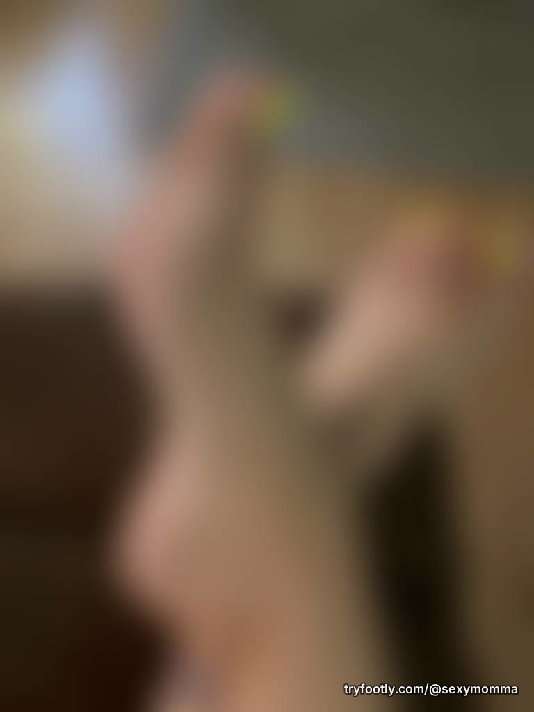 Good morning foots!! DMs open early this AM…… 😘