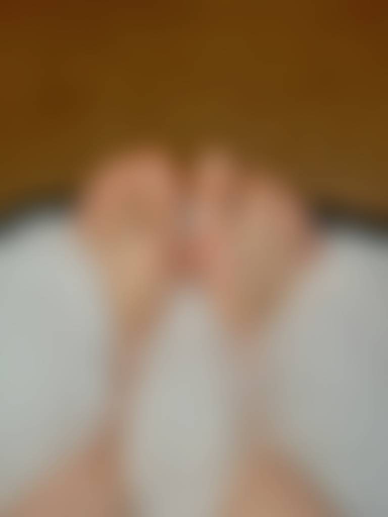 Long athletic feet in foot bath x