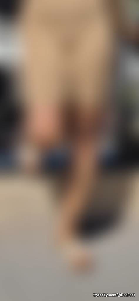 👣
