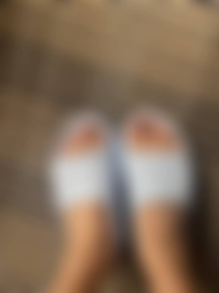These lil toes are tired after 12 hours on them. Who wants to rub them for me😉