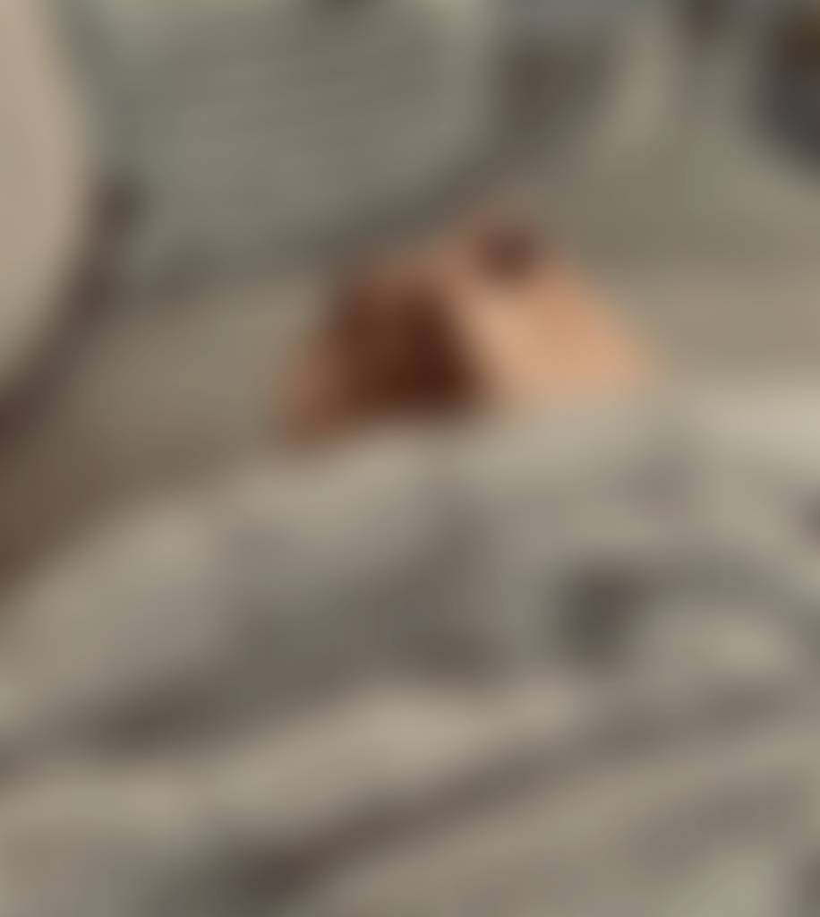“Hi 💕 I’m new here and just starting my page! Thought I’d share a little preview… what do 