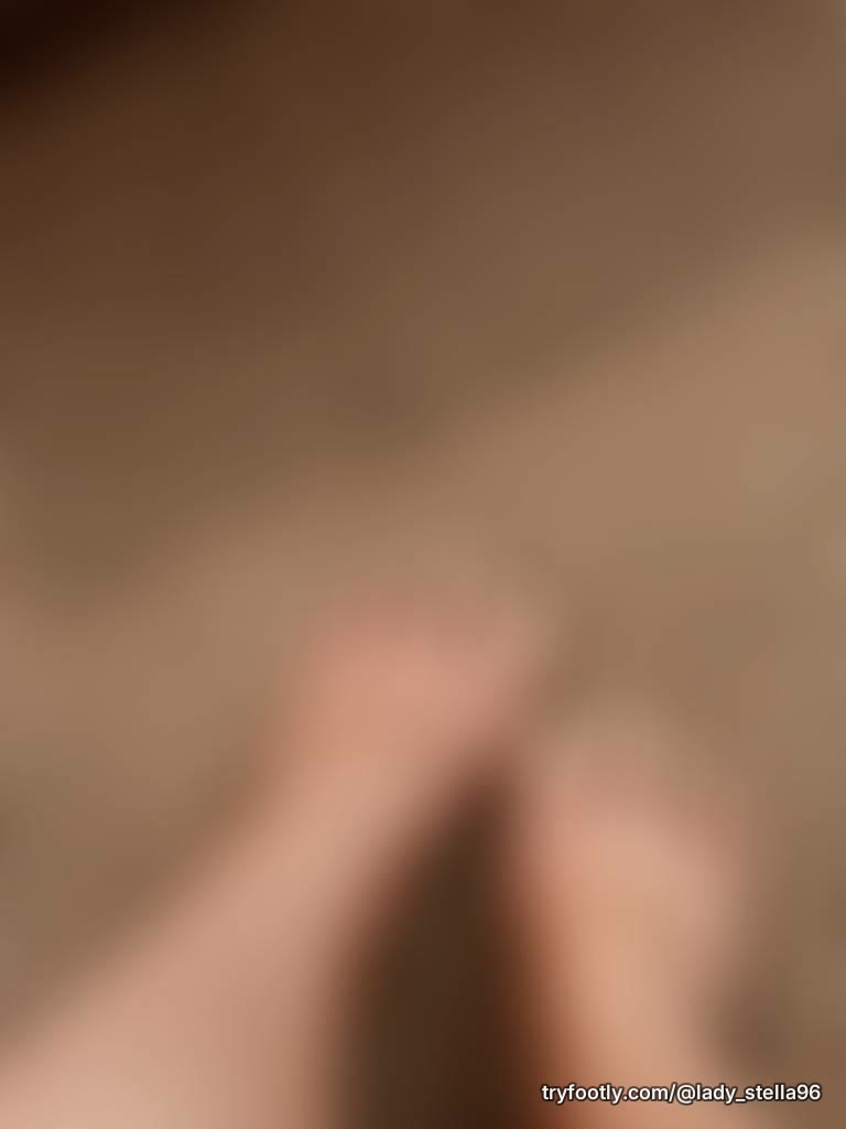 Cozy in the living room this evening, come talk to me ❤️ serious buyers only please