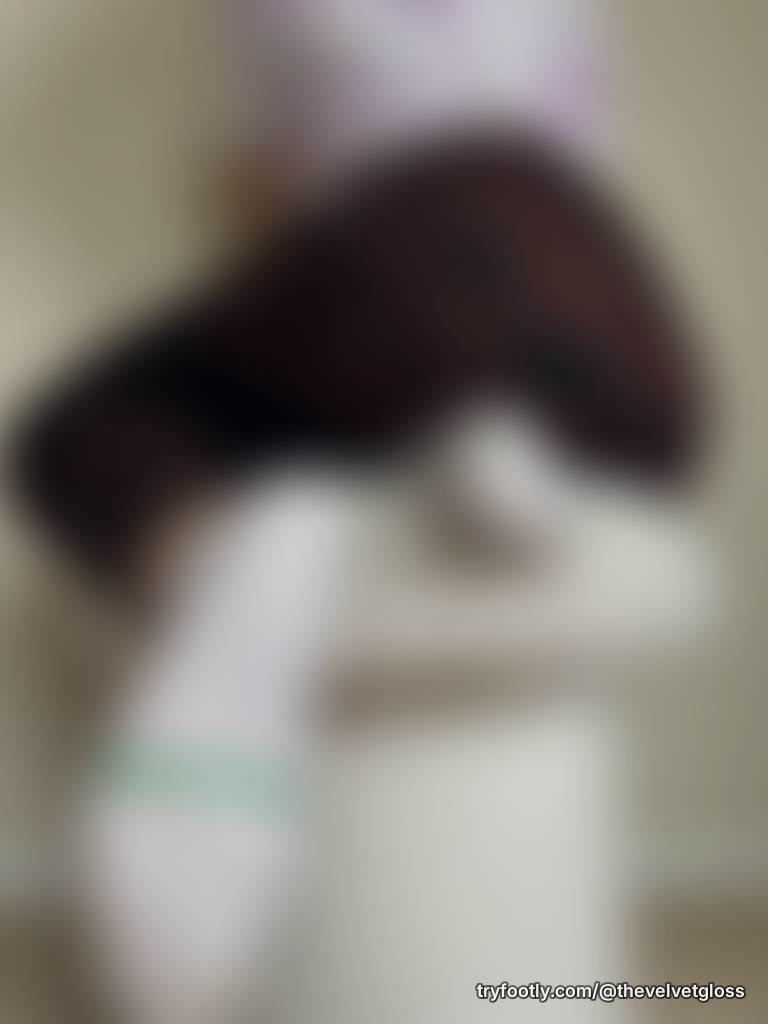 Who here is a slut for little white socks? I’d love to share my collection with you. DM me
