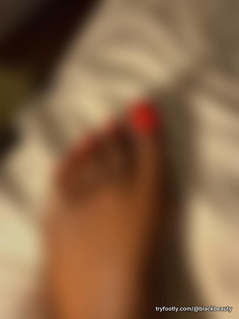 Without moisturizer she still has that shine. Dry, natural, untouched… just how some colle