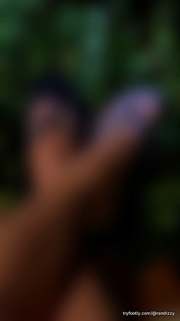 Feet and Foliage 🌿