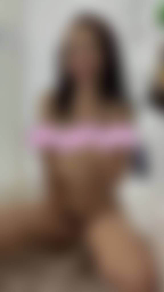 Dm me for content staying active papi well so am I show me your loyalty 😘🤤