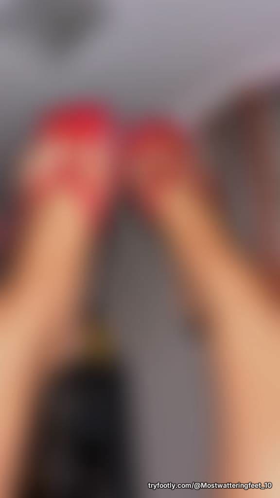 Luxury starts at the toes and ends at the heels. ✨👠 WANT MORE DM MEE