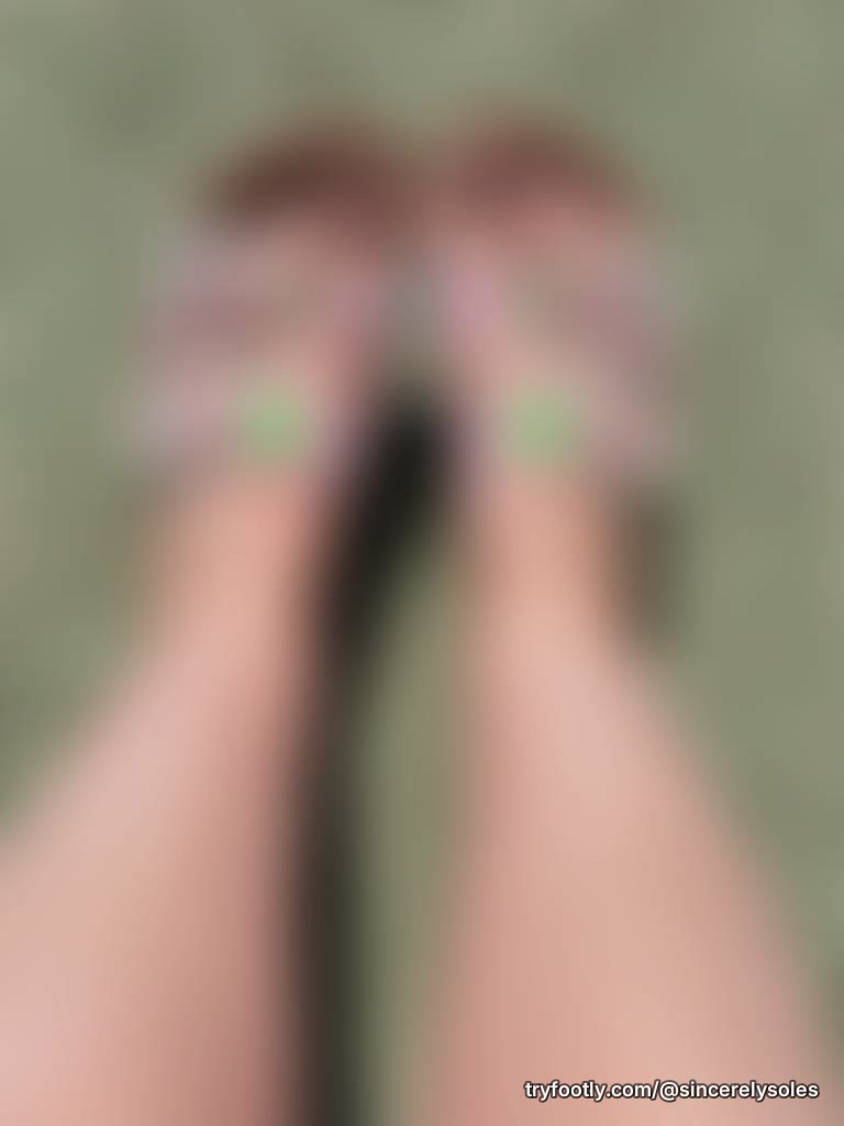These sandals are giving “tropical vacation.” My bank account is saying STAY HOME.” 🌴😂👣