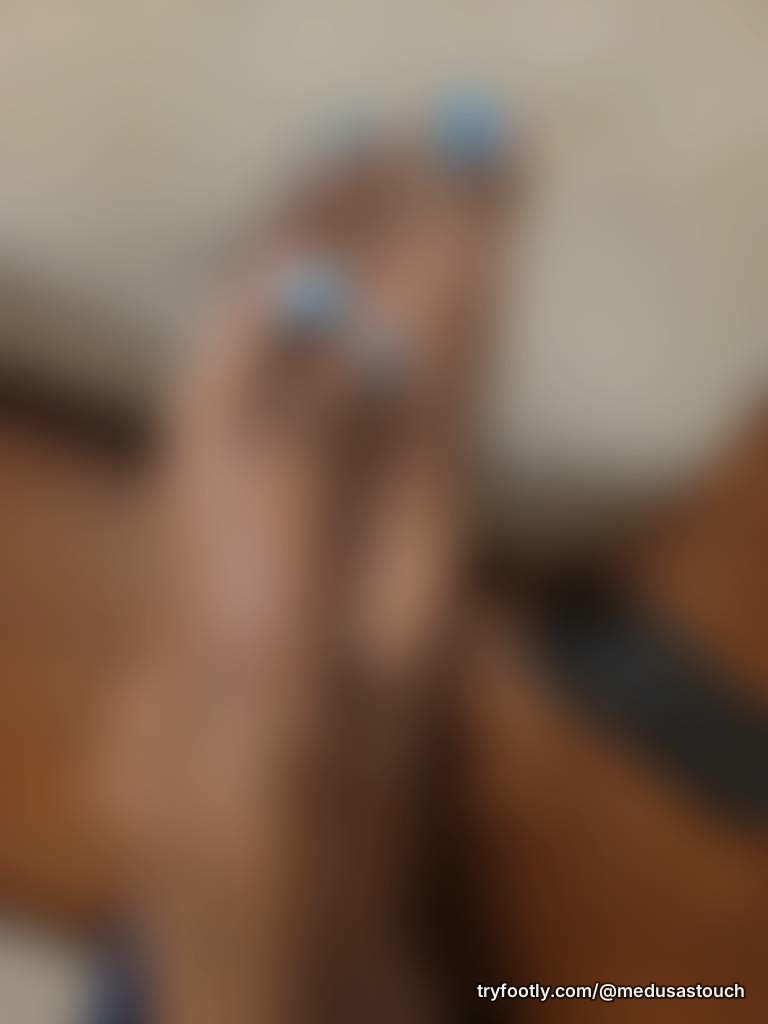 Fresh off work… you like what you see? 👀👣”